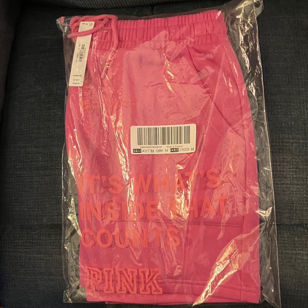 ✨VS Pink campus fleece classic shorts sz M NWT - Picture 6 of 9